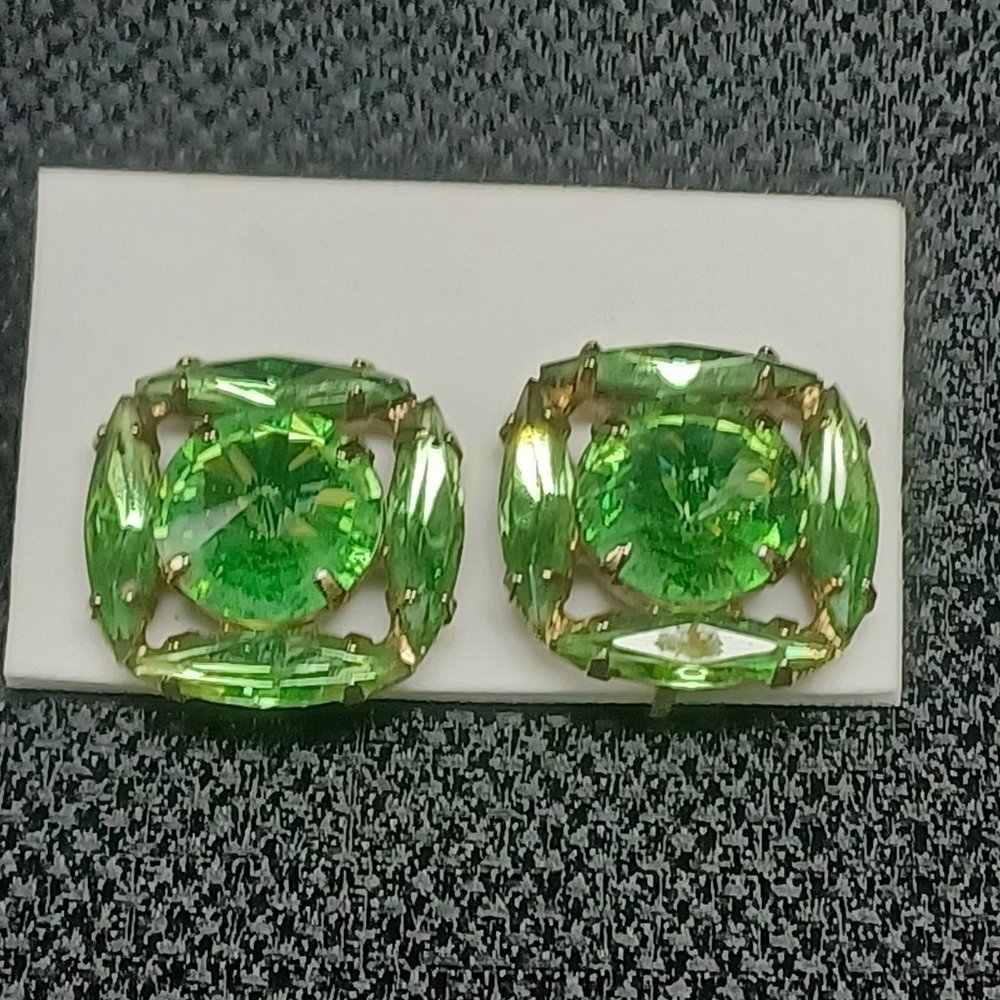 Vintage Pastel Green Rhinestone Clip On Earrings Retro Costume Jewelry / D-2